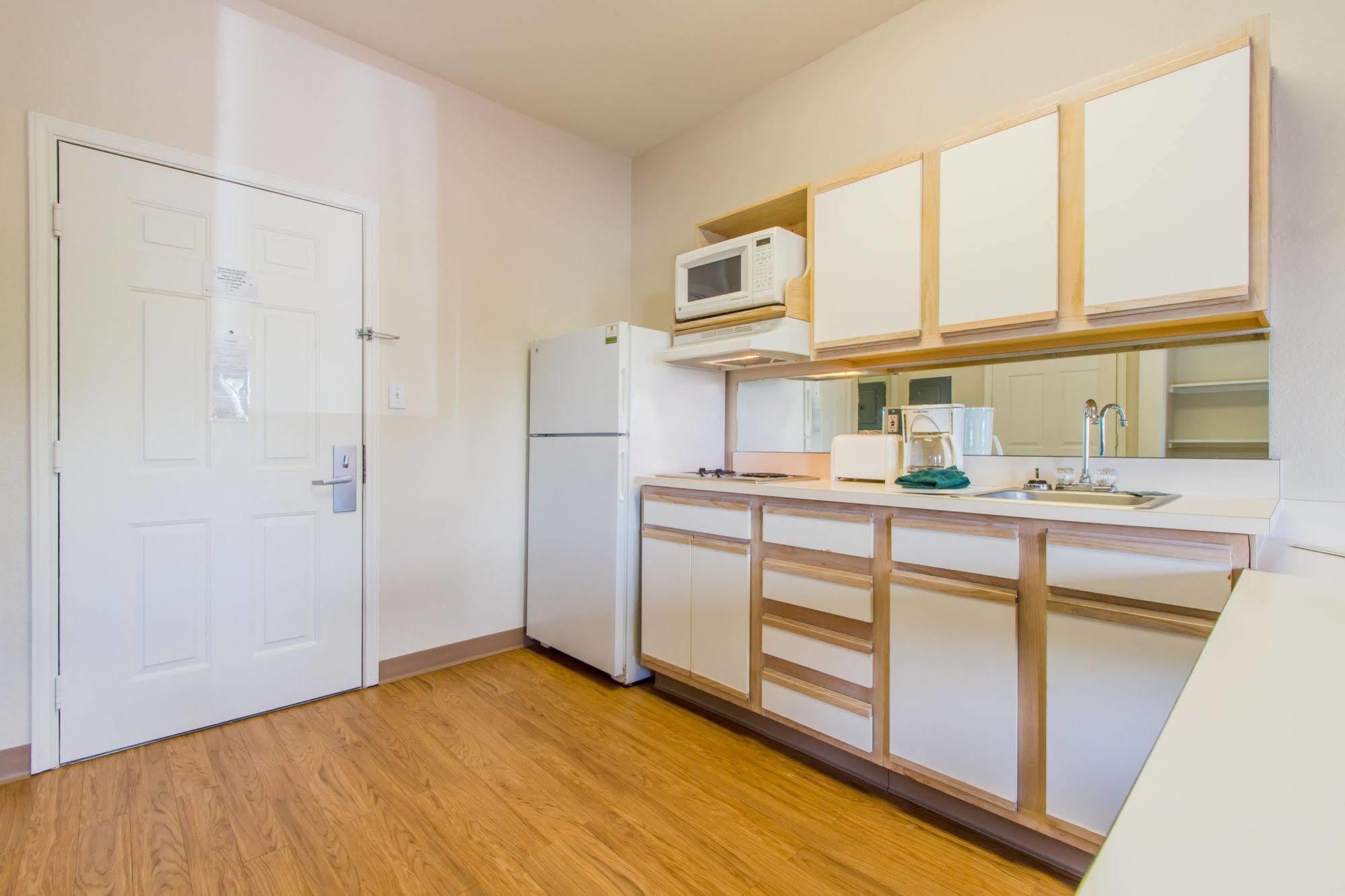 Intown Suites Extended Stay Colorado Springs Bagian luar foto