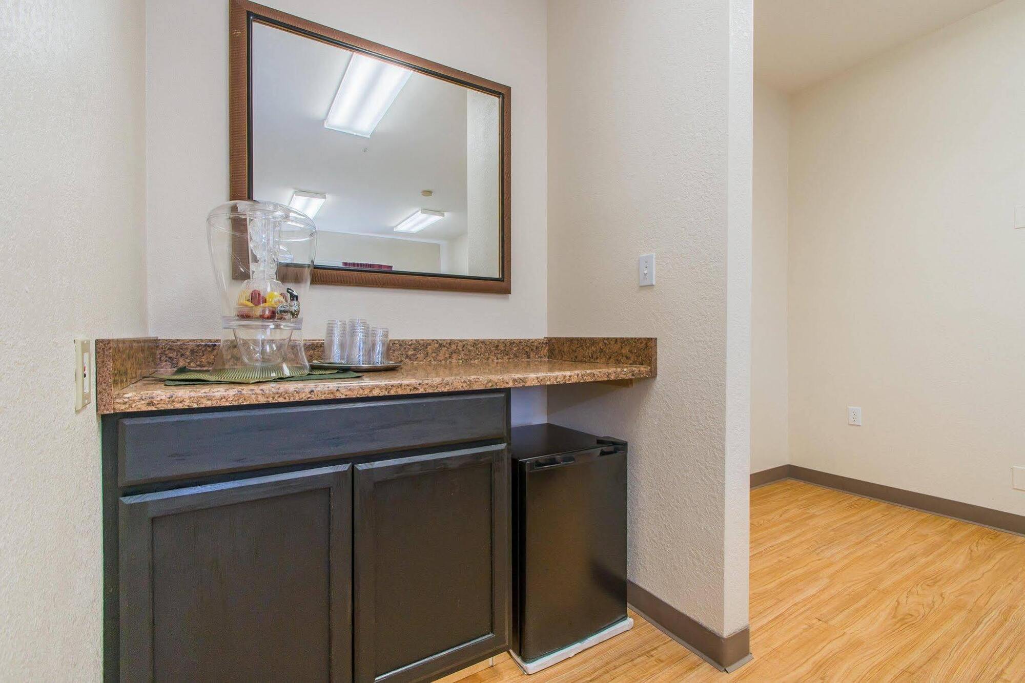Intown Suites Extended Stay Colorado Springs Bagian luar foto