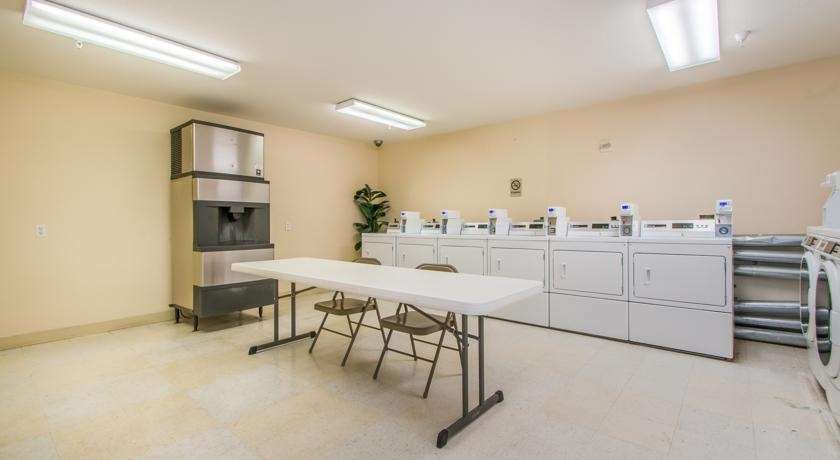 Intown Suites Extended Stay Colorado Springs Fasilitas foto